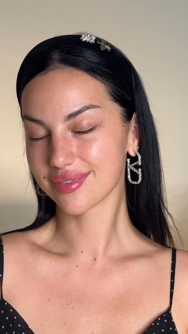 Post 1 by Umshjoon_makeup on Instagram (video)