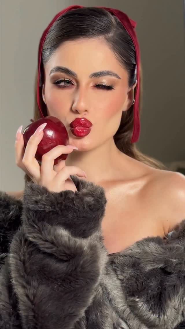 Post 6 by Umshjoon_makeup on Instagram (video)