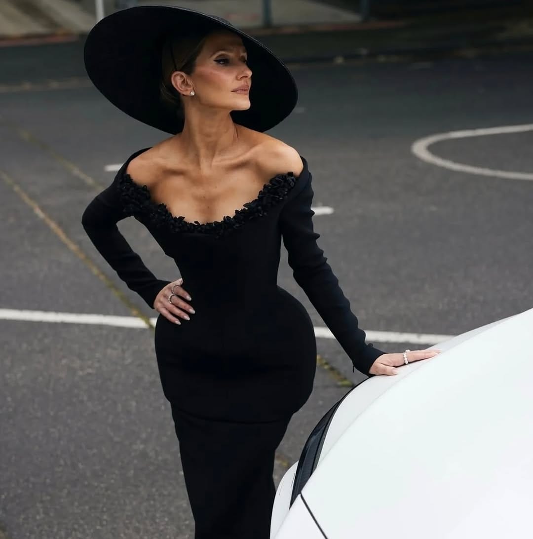 Post 2 by Suzanne Ryan Millinery on Instagram (image)