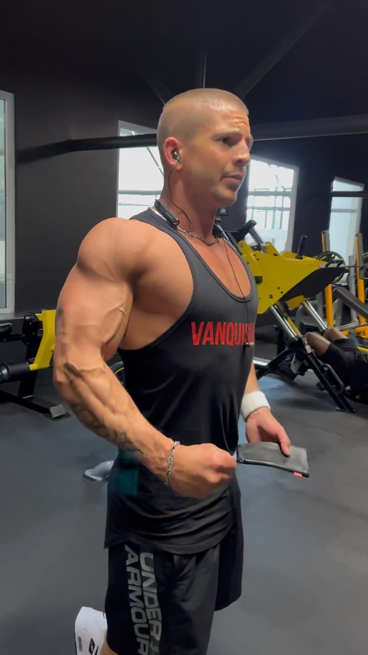 Post 2 by Fitness dedicated🫡 on Instagram (video)
