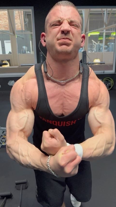 Post 4 by Fitness dedicated🫡 on Instagram (video)