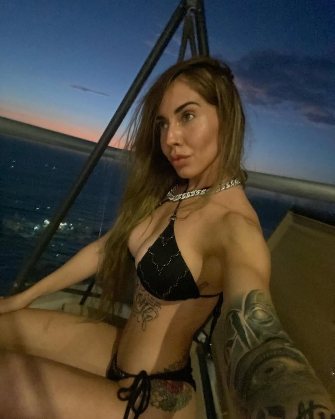 Post 6 by •.𝔸𝕝𝕠𝕟𝕕𝕣𝕒 𝓑𝓾𝓼𝓽𝓸𝓼.•❤️‍🔥 on Instagram (carousel)