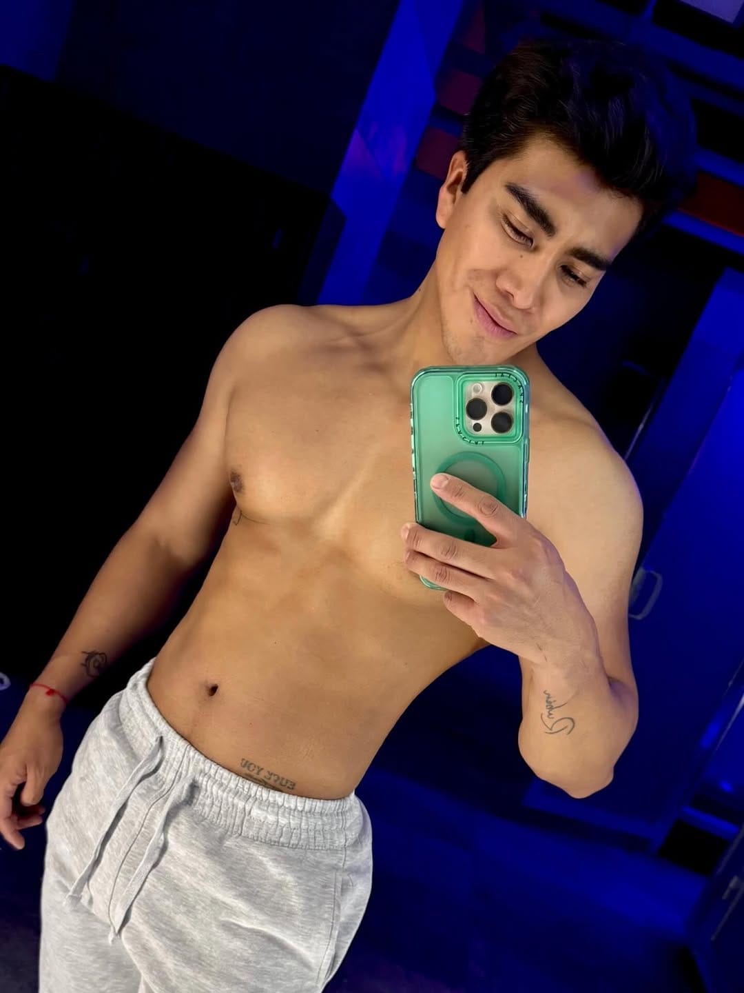 Post 9 by 𝔏𝔞 𝔟𝔢𝔟𝔬𝔫𝔞 on Instagram (carousel)
