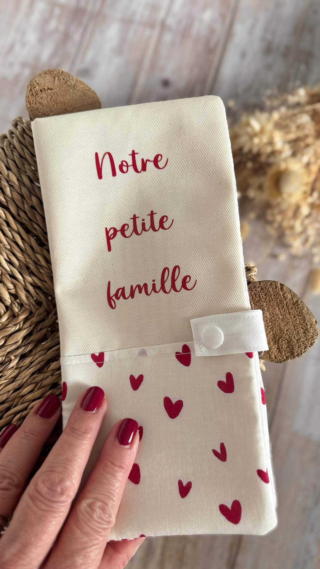Post 5 by Roses et Confettis accessoires bébés & zéro déchet on Instagram (video)