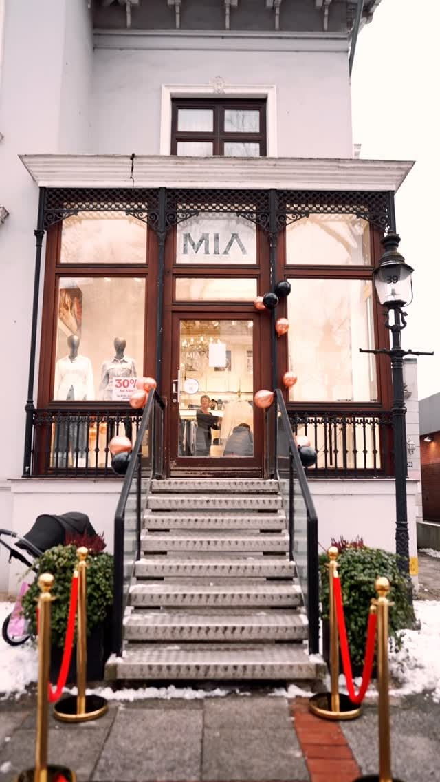 Post 8 by MIA THE STORE on Instagram (video)