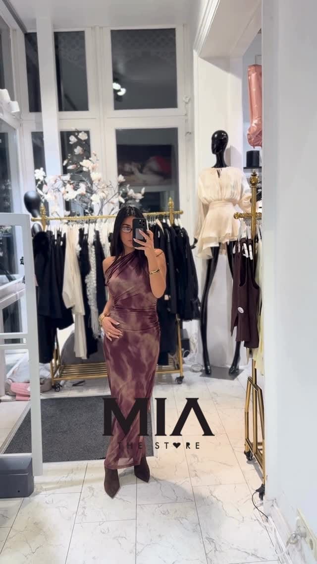 Post 3 by MIA THE STORE on Instagram (video)