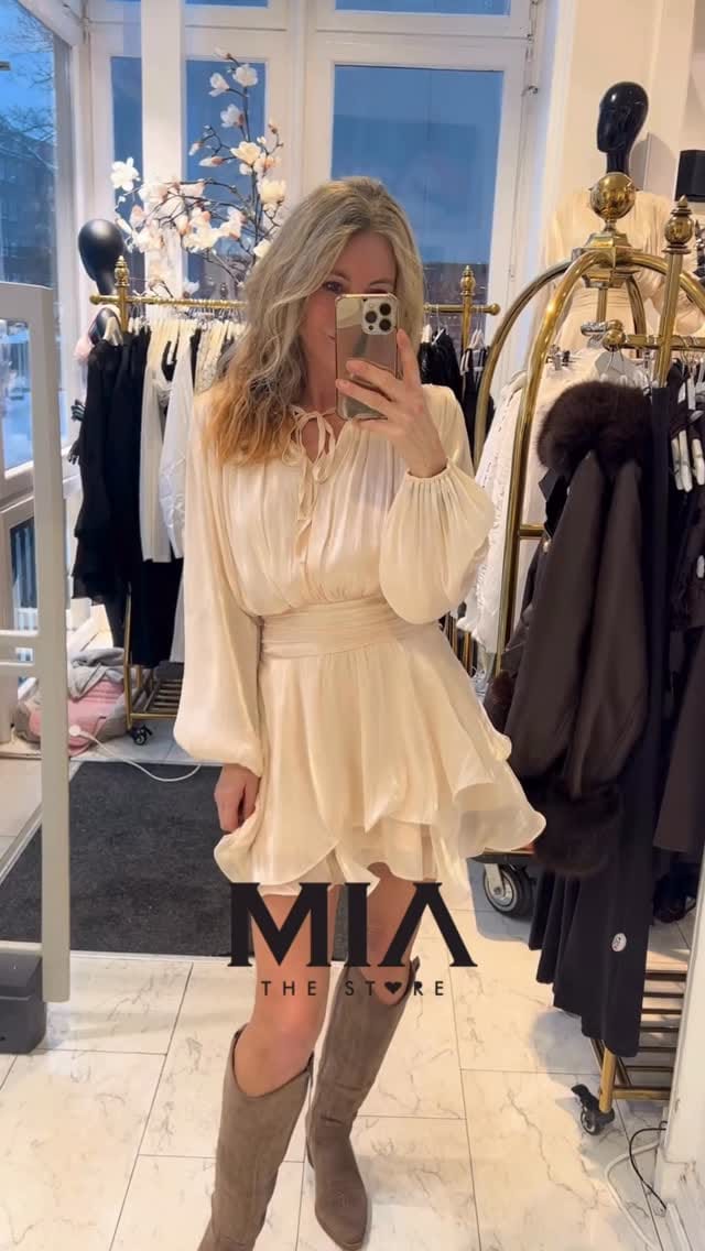 Post 5 by MIA THE STORE on Instagram (video)