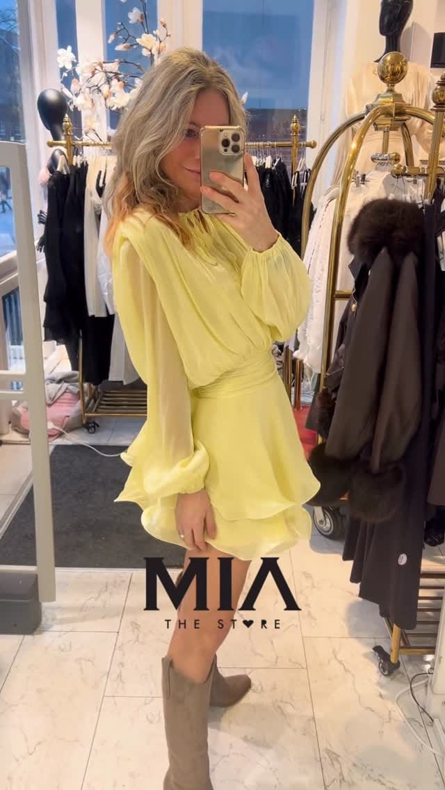 Post 4 by MIA THE STORE on Instagram (video)