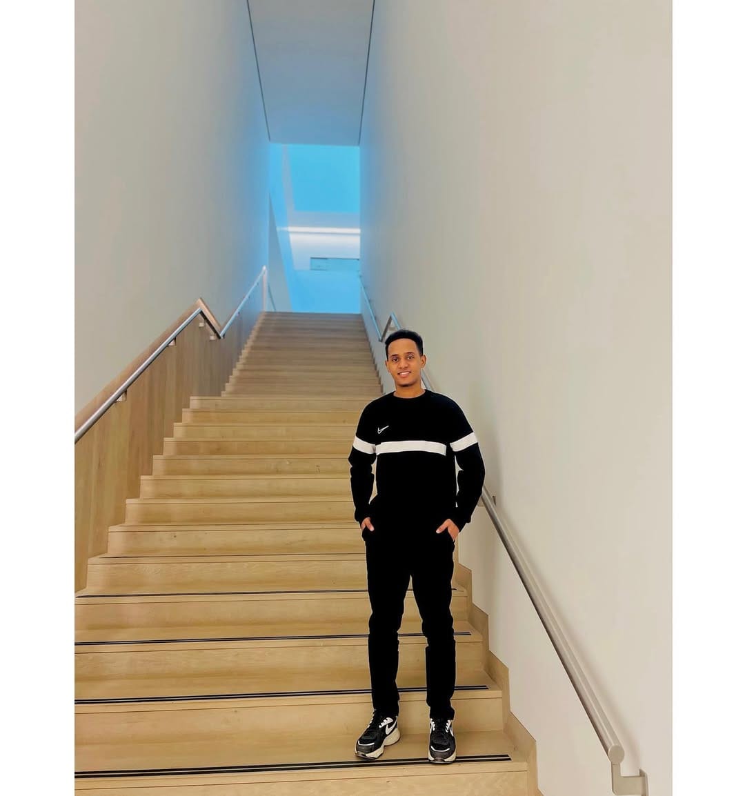 Post 2 by Elyăs on Instagram (image)