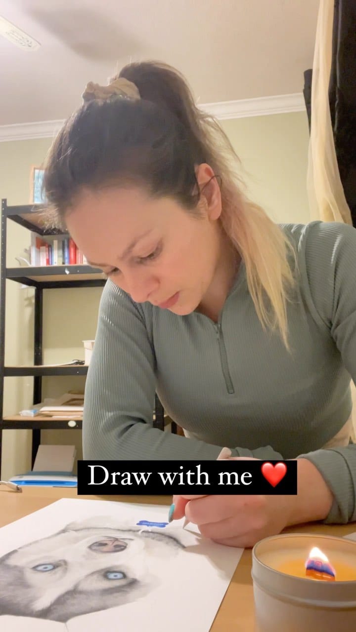 Post 5 by Rachel | Portrait Artist & Coach on Instagram (video)