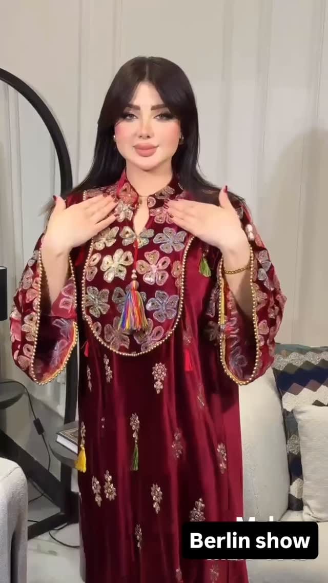 Post 1 by Berlin Show 👗 on Instagram (video)