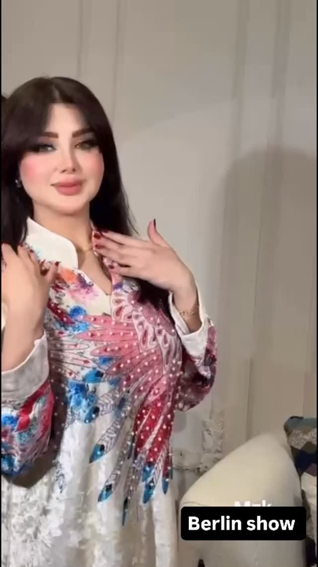 Post 5 by Berlin Show 👗 on Instagram (video)