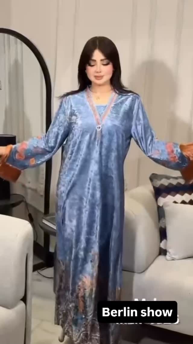 Post 2 by Berlin Show 👗 on Instagram (video)