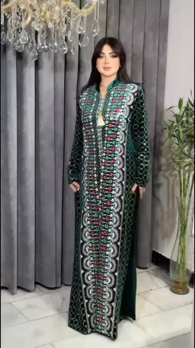 Post 9 by Berlin Show 👗 on Instagram (video)