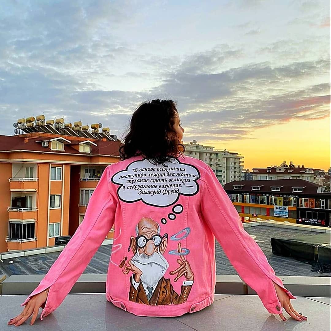Post 5 by HANDMADE 🎨 PAINTED JACKETS on Instagram (image)