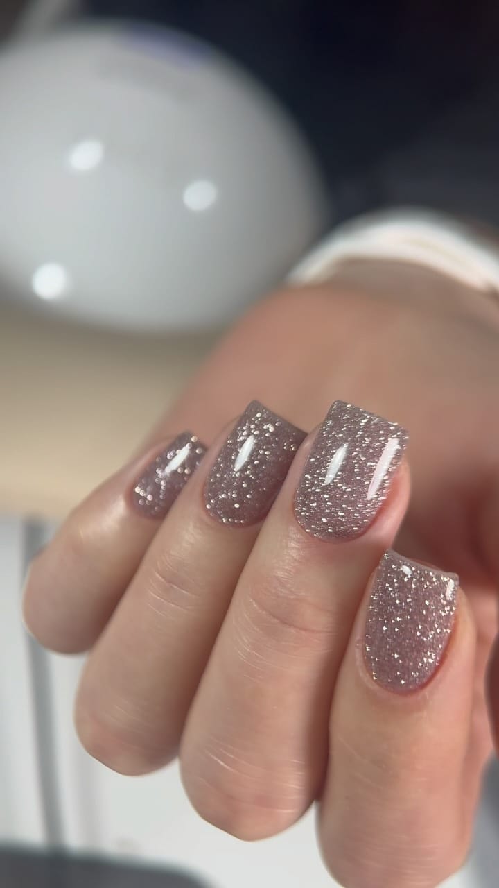 Post 5 by •roksolananails• on Instagram (video)