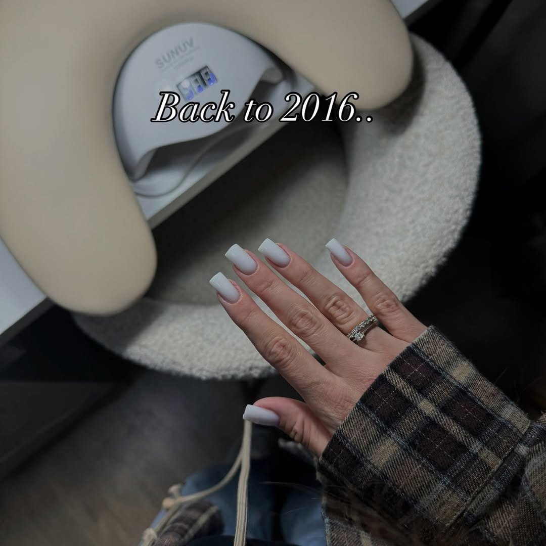 Post 4 by •roksolananails• on Instagram (carousel)