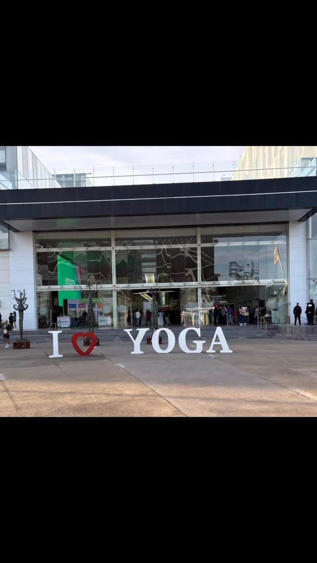 Post 1 by Liliana Ursula on Instagram (video)