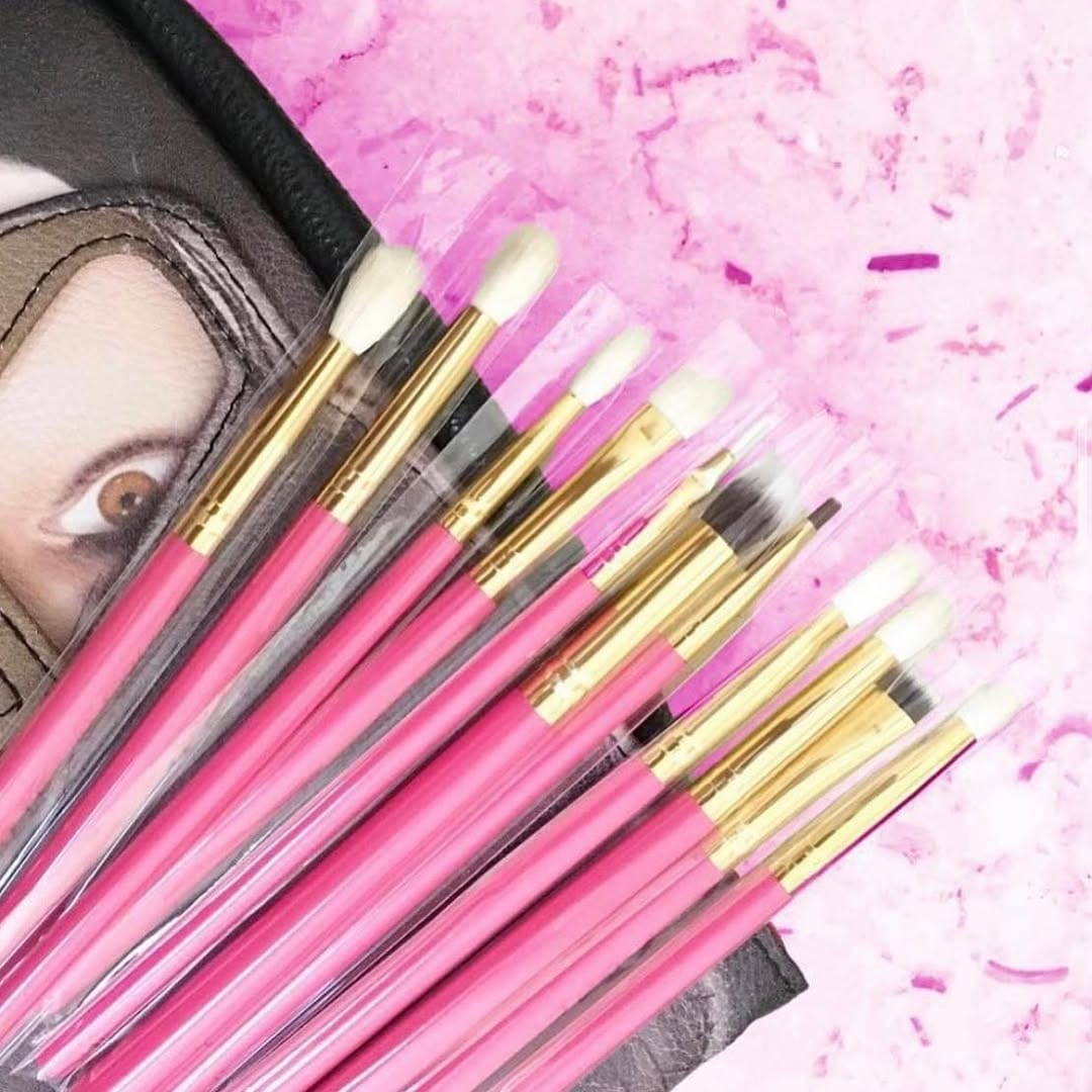 Post 3 by Burqa Cosmetics on Instagram (image)