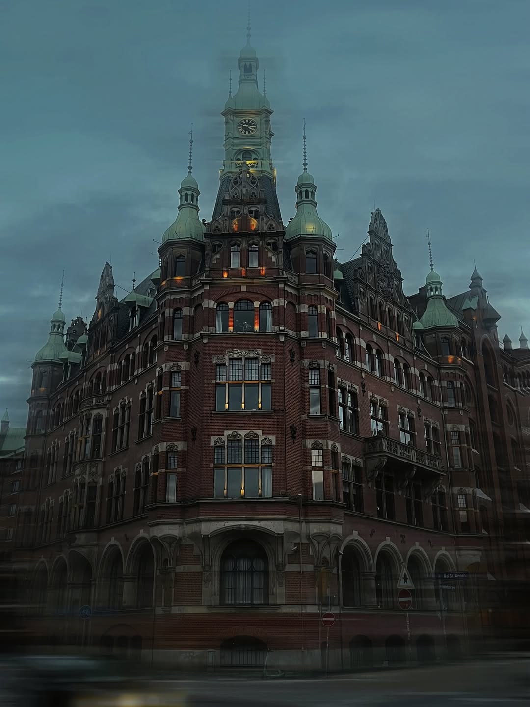 Post 4 by Hamburg Style on Instagram (image)