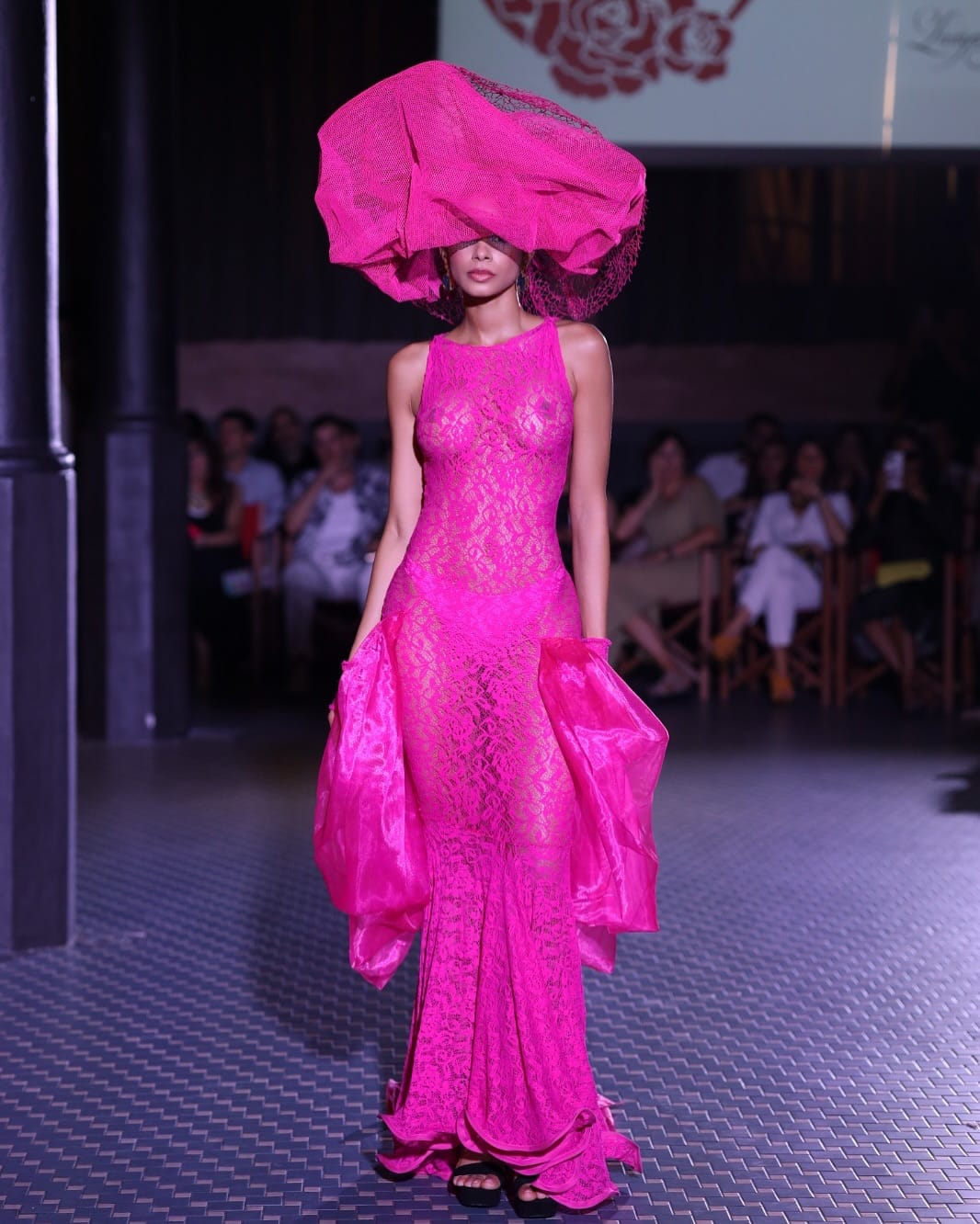 Post 7 by MARIA GERONIMO | MODELO on Instagram (carousel)