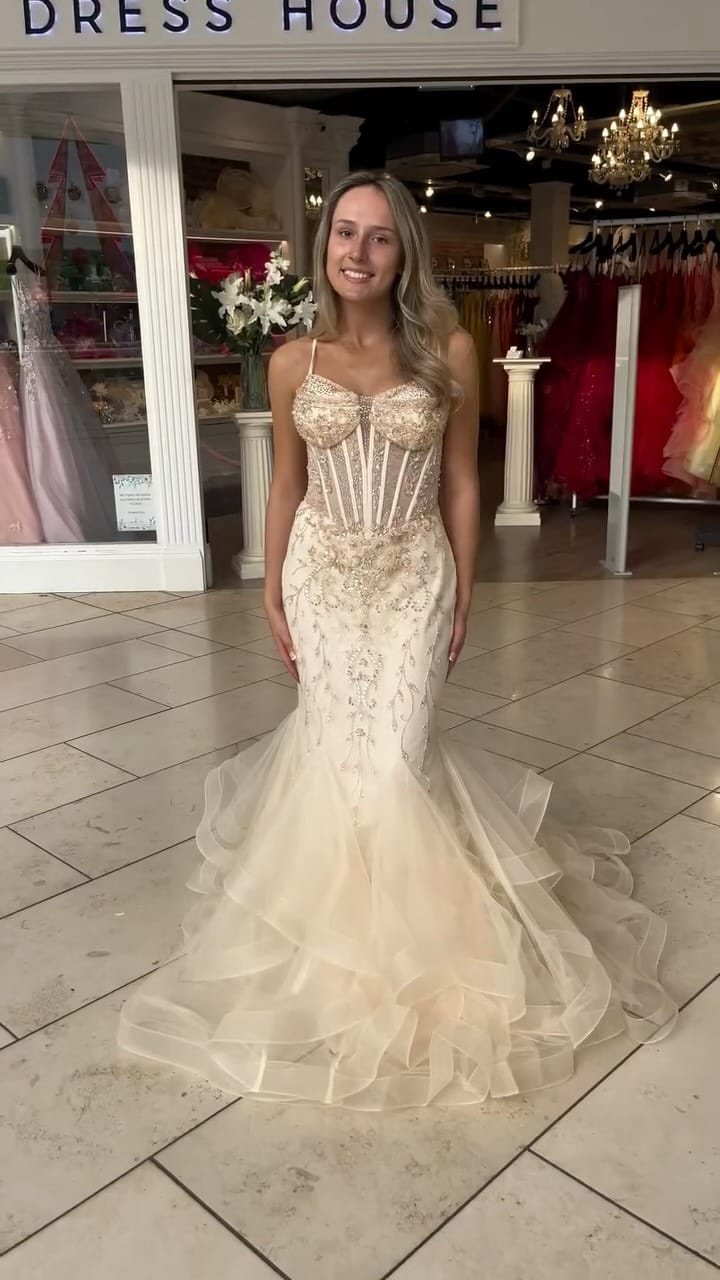 Post 7 by Paris Dress House on Instagram (video)