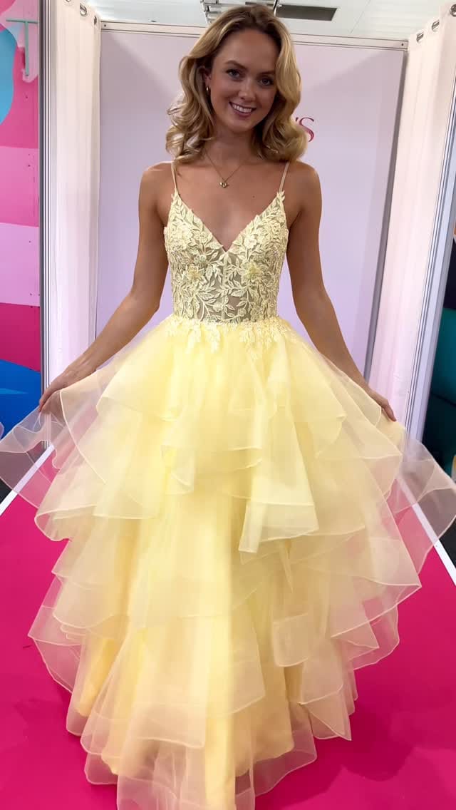 Post 10 by Paris Dress House on Instagram (video)