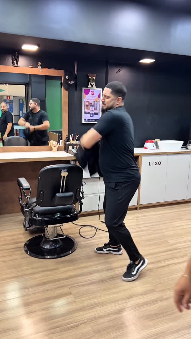 Post 4 by Barbearia Vitello on Instagram (video)