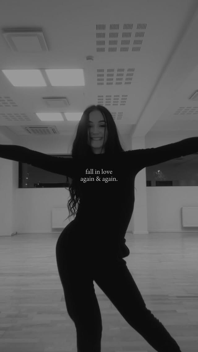 Post 3 by Sandra🤍 on Instagram (video)