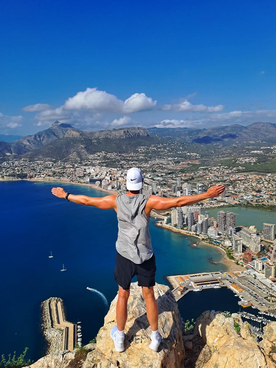 Post 4 by Christian Strecke on Instagram (image)