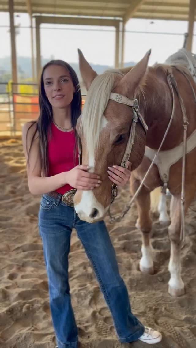 Post 1 by Bella Da Costa on Instagram (video)