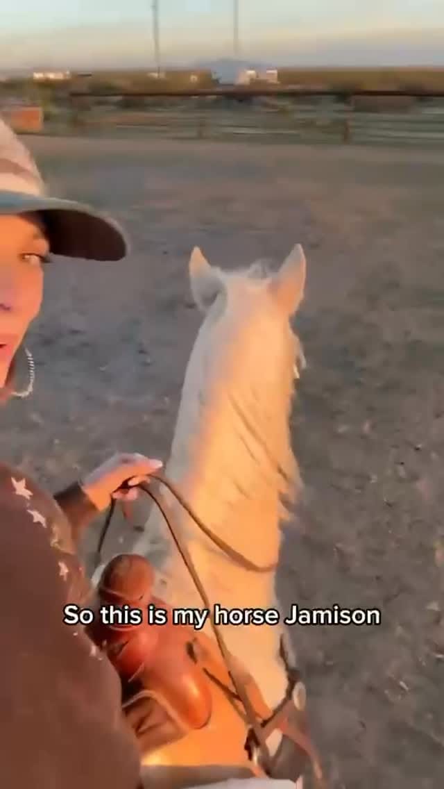 Post 3 by Bella Da Costa on Instagram (video)