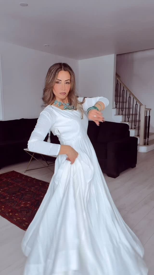 Post 2 by Toronto Modern Bridal Makeup & Hair Artist on Instagram (video)