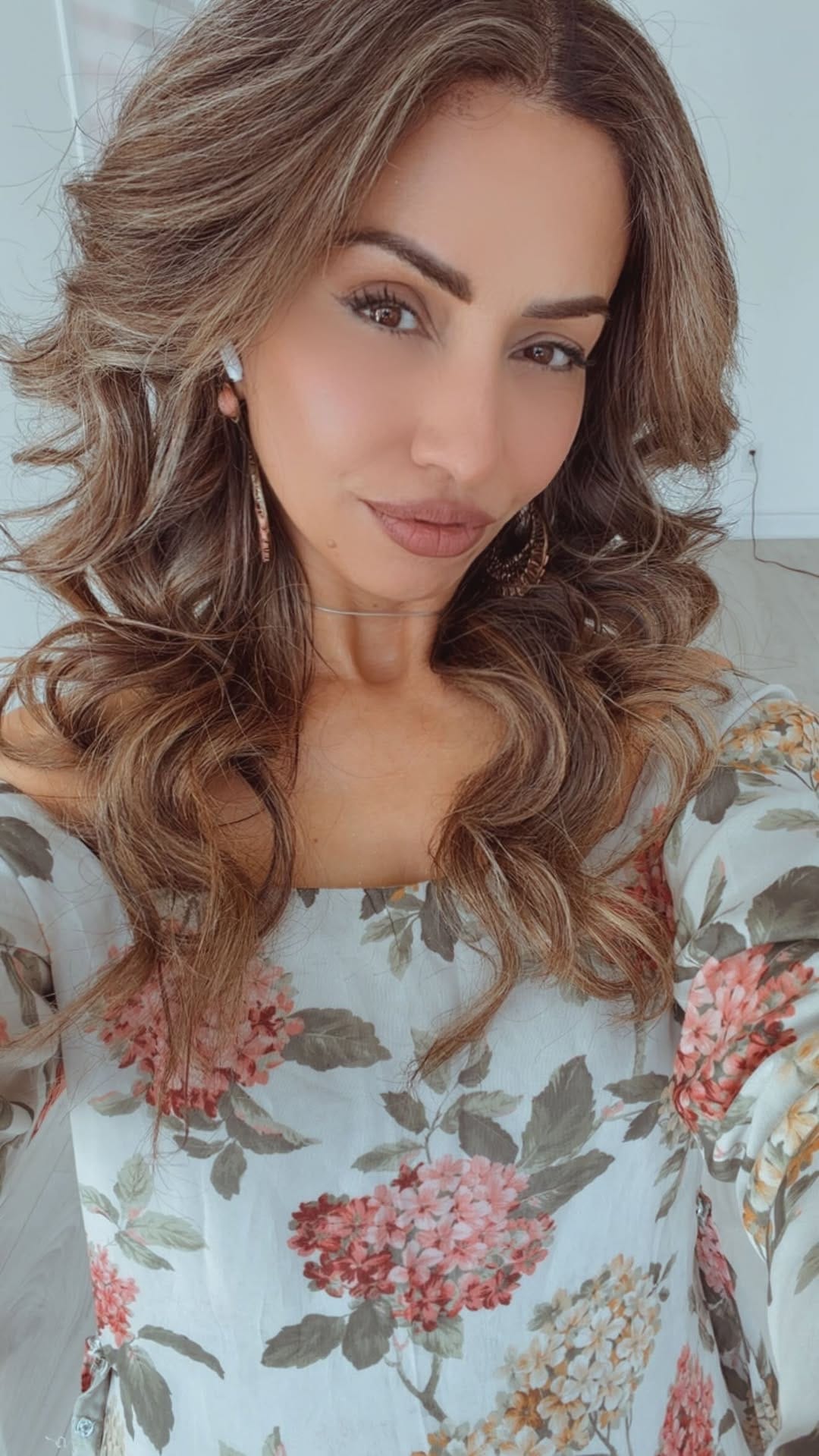 Post 4 by Toronto Modern Bridal Makeup & Hair Artist on Instagram (video)
