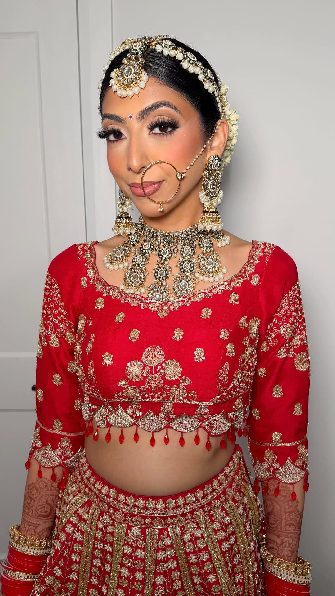 Post 7 by Toronto Modern Bridal Makeup & Hair Artist on Instagram (video)