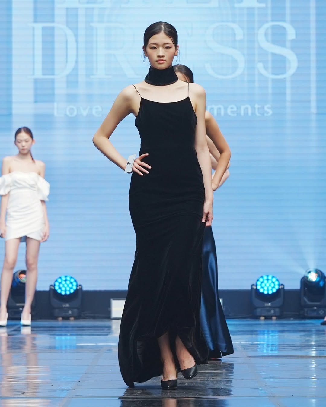 Post 6 by 셀프웨딩드레스는 릴리드레스 on Instagram (carousel)
