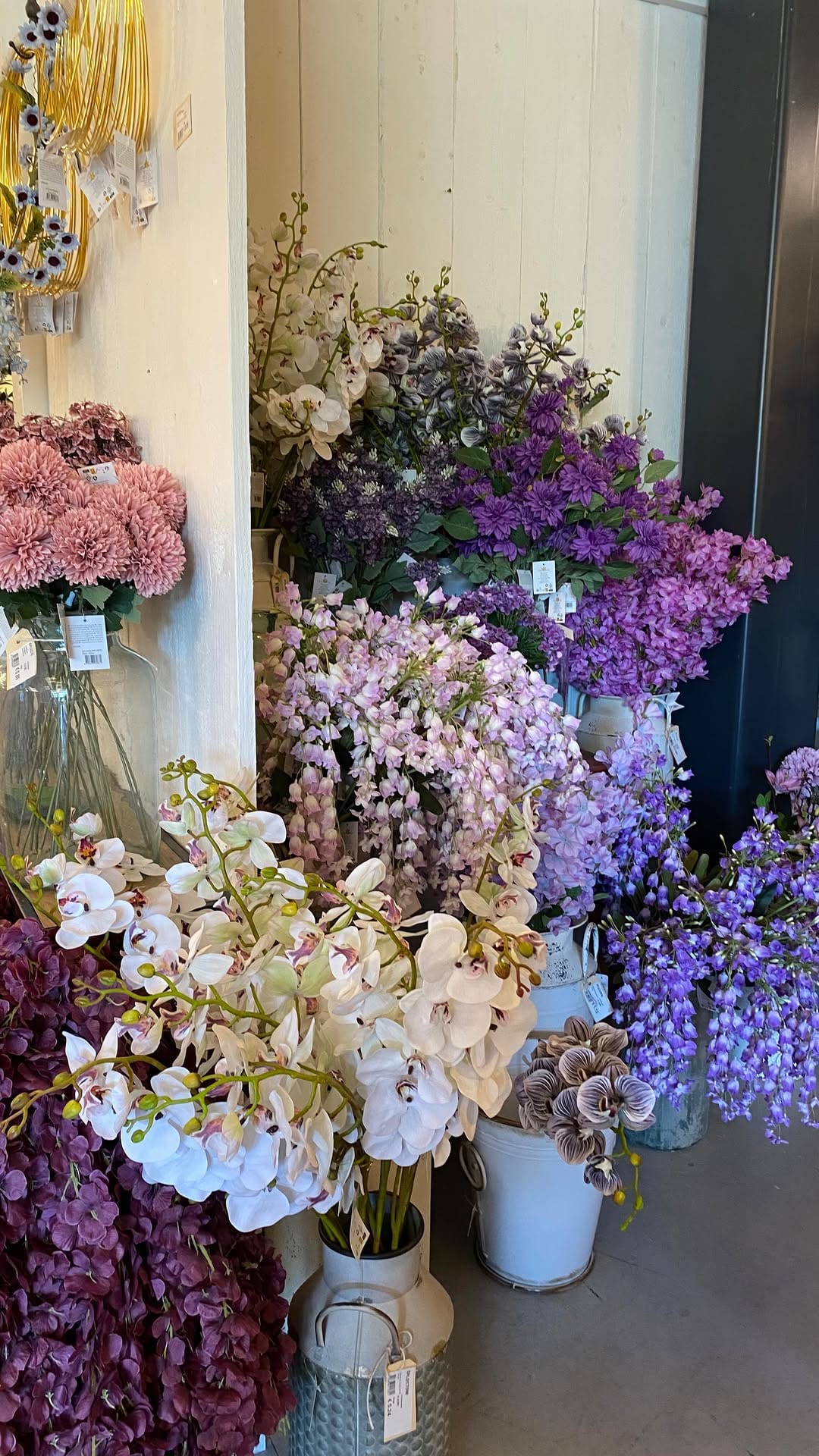 Post 3 by Lilly's Flowerbomb Events on Instagram (video)
