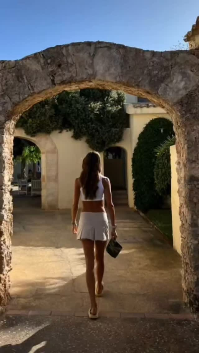 Post 1 by Talliana Ricardo on Instagram (video)