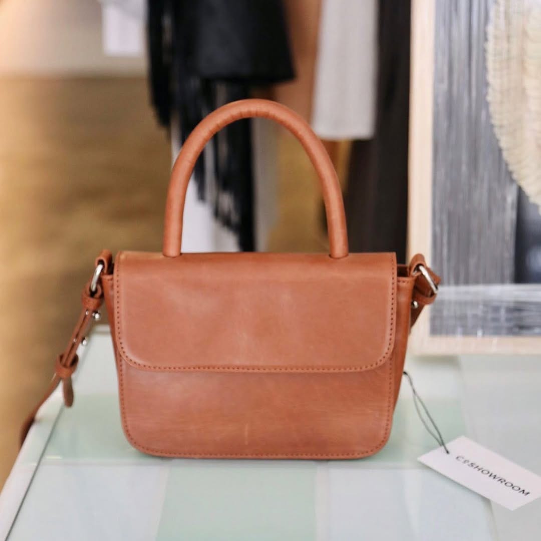 Post 7 by SÛR Leather Bags on Instagram (image)