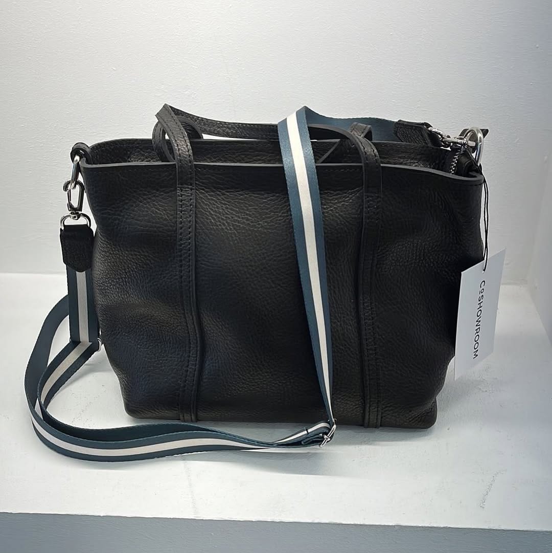 Post 6 by SÛR Leather Bags on Instagram (image)