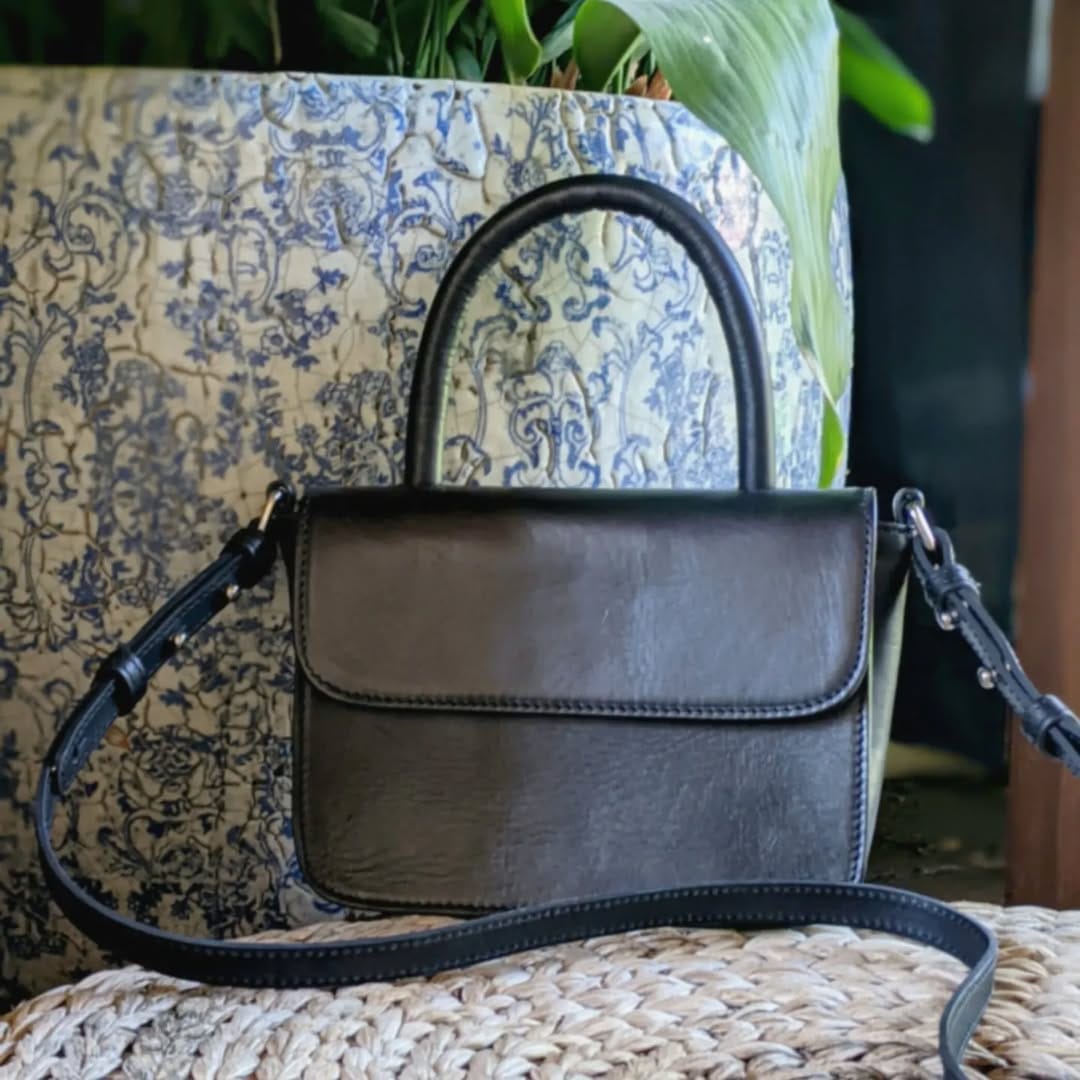 Post 10 by SÛR Leather Bags on Instagram (image)