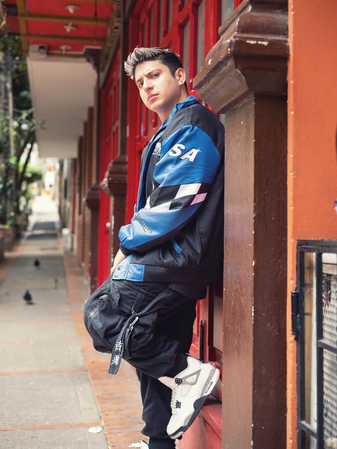 Post 2 by Patricio Marroquín 💜🖤 on Instagram (carousel)