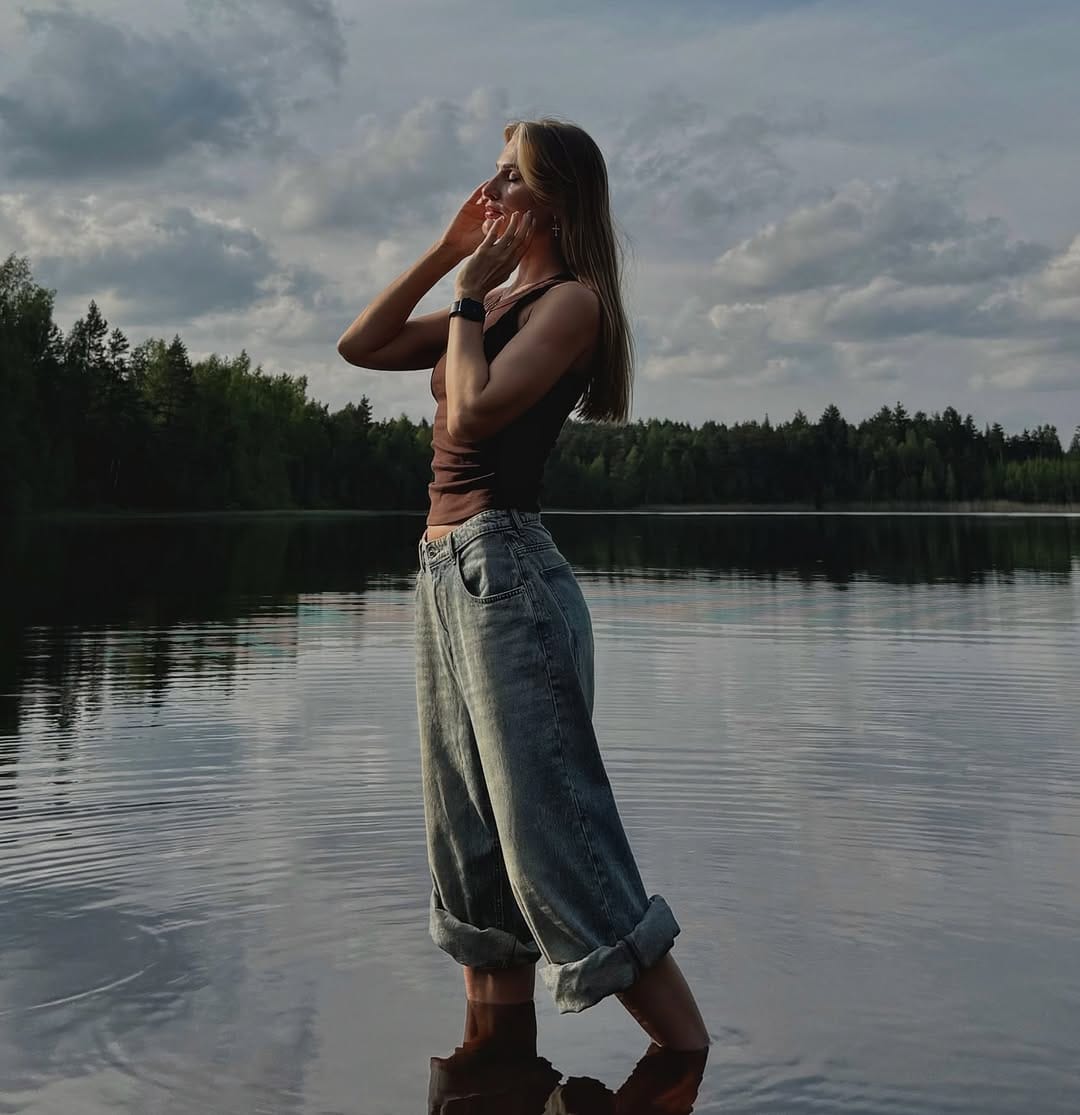 Post 5 by 𝐄𝐋𝐄𝐍𝐀 𝐁𝐔𝐙𝐀 on Instagram (image)