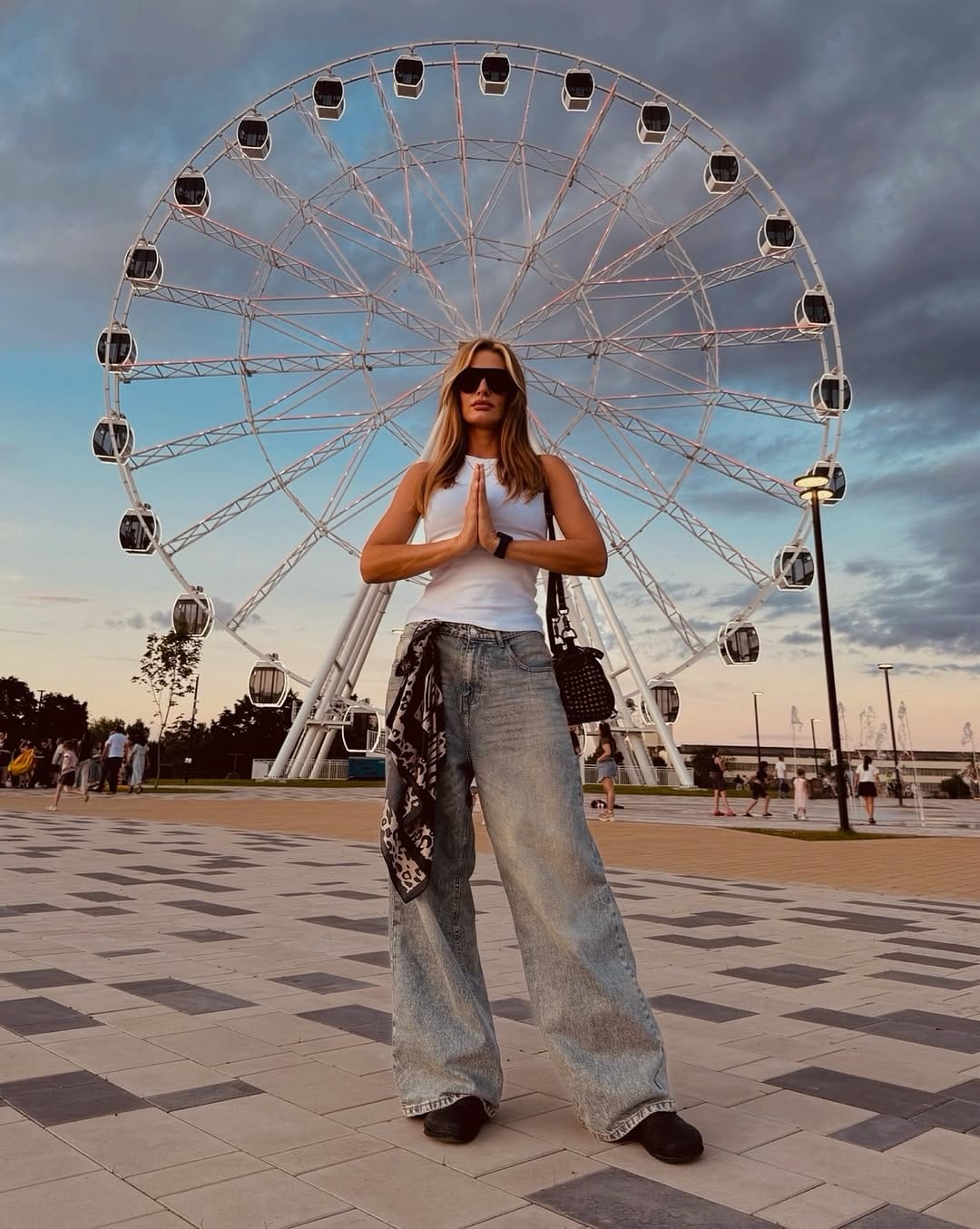 Post 3 by 𝐄𝐋𝐄𝐍𝐀 𝐁𝐔𝐙𝐀 on Instagram (image)