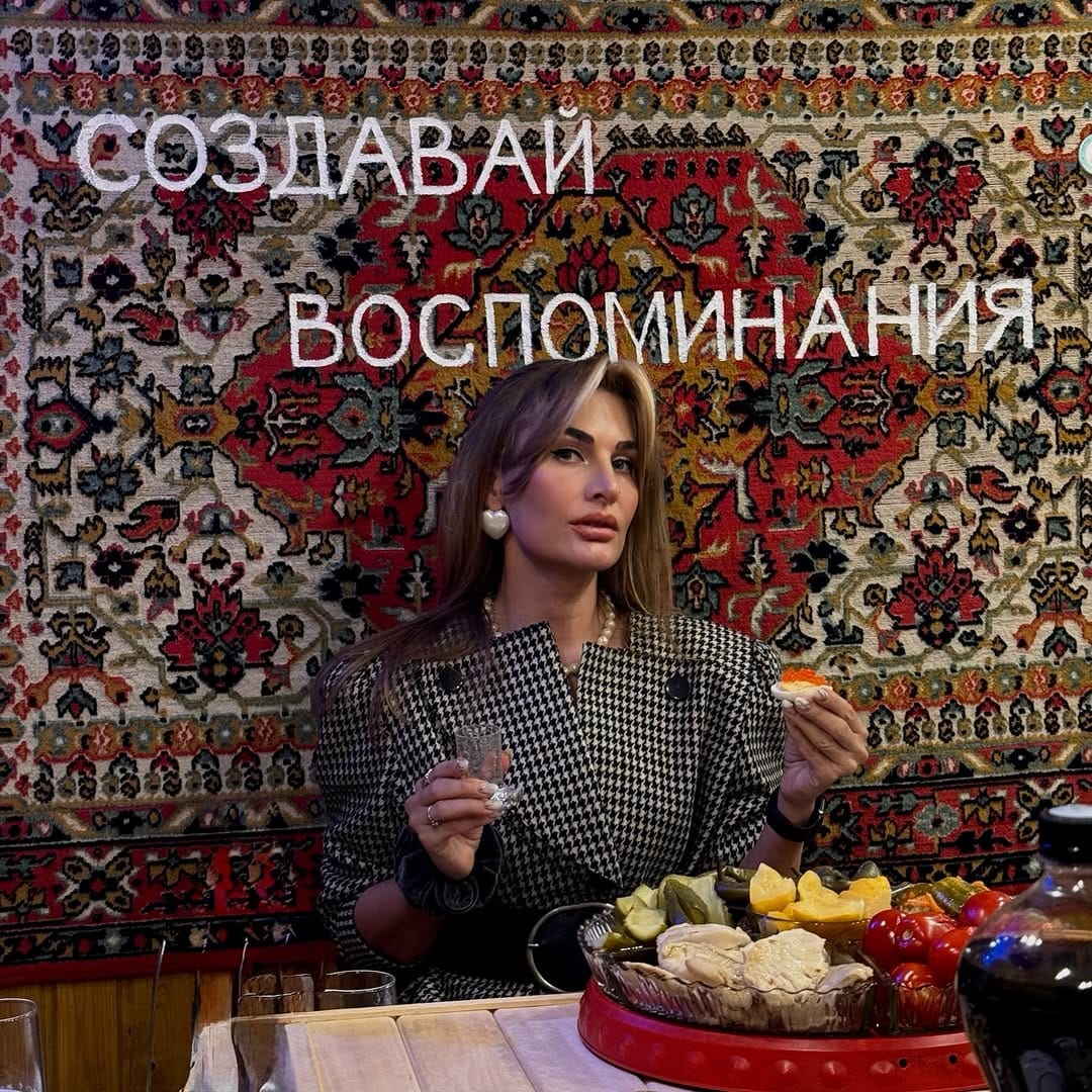 Post 2 by 𝐄𝐋𝐄𝐍𝐀 𝐁𝐔𝐙𝐀 on Instagram (carousel)