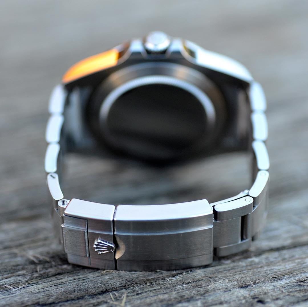 Post 6 by Show Piece on Instagram (image)