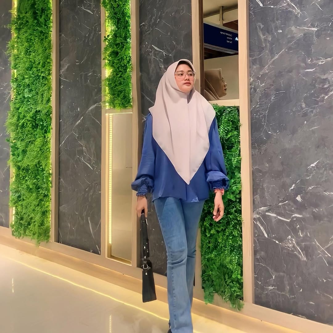 Post 8 by Rizky Juryandhani on Instagram (carousel)