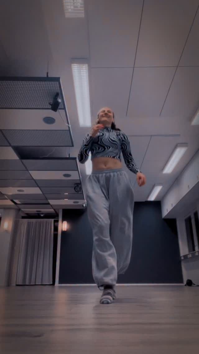 Post 5 by Johanna Maria Karjus | Shuffle Dance on Instagram (video)
