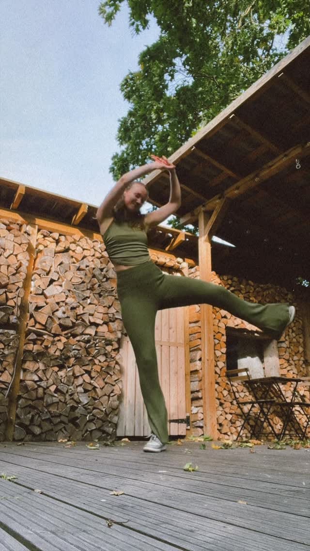 Post 7 by Johanna Maria Karjus | Shuffle Dance on Instagram (video)