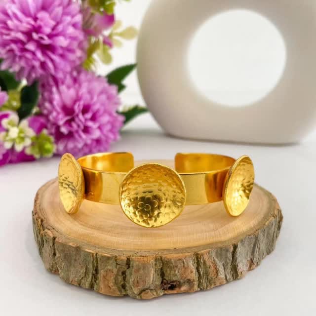 Post 8 by Neo Jewels on Instagram (video)